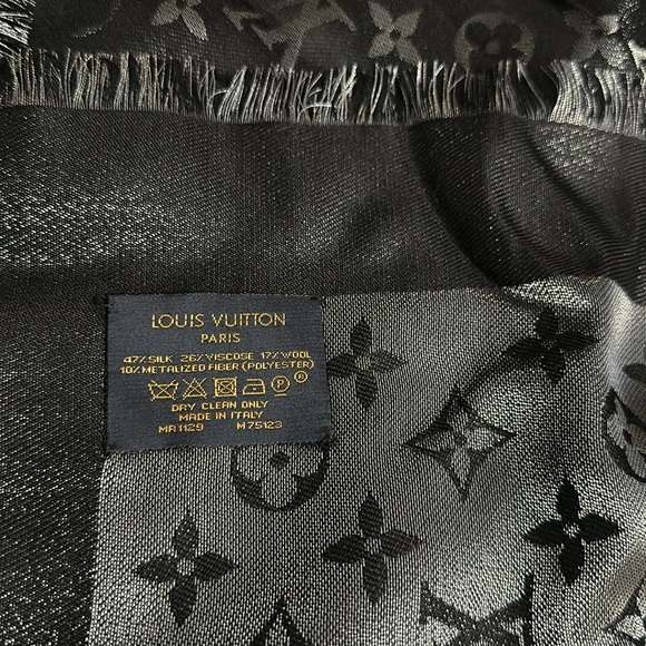 Louis Vuitton shawls used only for photo shoots - Picture 7 of 8
